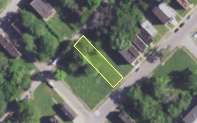 Aerial view of 2119 E COLLEGE AV — vacant lot, St. Louis with approximate parcel outline