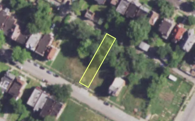 Aerial view of 3929 LABADIE AV — vacant lot, St. Louis with approximate parcel outline