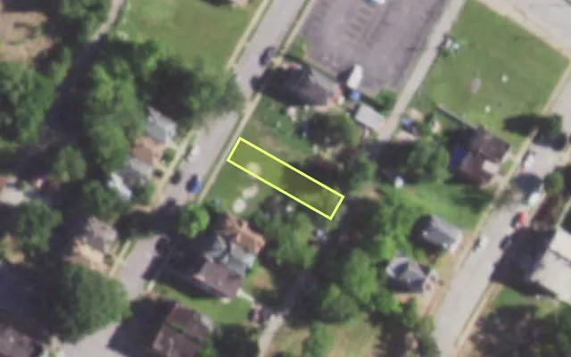 Aerial view of 1376 MONTCLAIR AV — vacant lot, St. Louis with approximate parcel outline