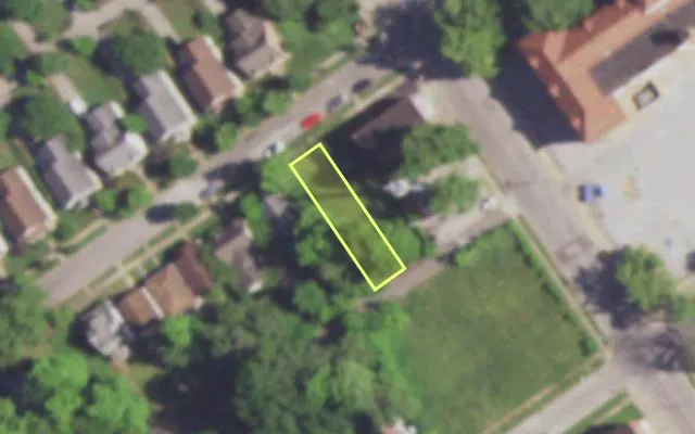 Aerial view of 4968 DAVISON AV — vacant lot, St. Louis with approximate parcel outline