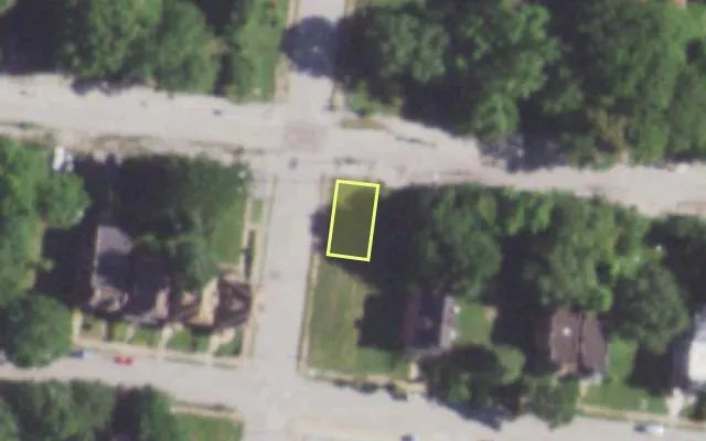 Aerial view of 910 ACADEMY AV — vacant lot, St. Louis with approximate parcel outline