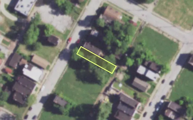 Aerial view of 4150 PECK ST — vacant lot, St. Louis with approximate parcel outline