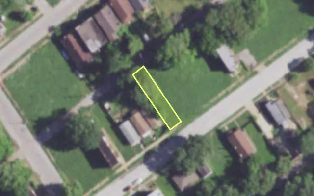 Aerial view of 2045 DESOTO AV — vacant lot, St. Louis with approximate parcel outline