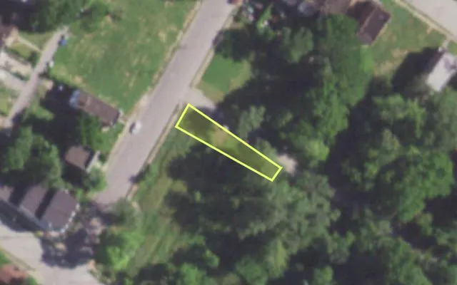 Aerial view of 1420 ARLINGTON AV — vacant lot, St. Louis with approximate parcel outline