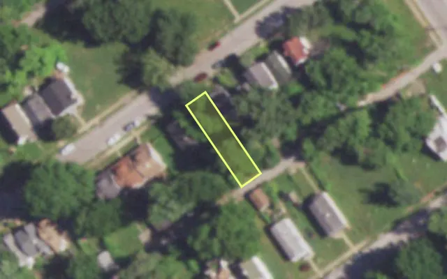 Aerial view of 4950 THRUSH AV — vacant lot, St. Louis with approximate parcel outline
