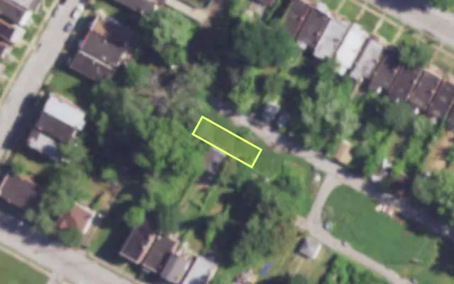 Aerial view of 4461 R KOSSUTH AV — vacant lot, St. Louis with approximate parcel outline