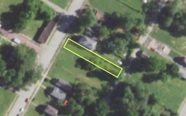 Aerial view of 2812 BURD AV — vacant lot, St. Louis with approximate parcel outline