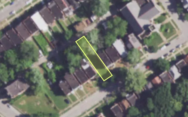 Aerial view of 4427 RED BUD AV — vacant lot, St. Louis with approximate parcel outline