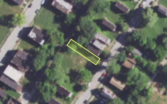 Aerial view of 4229 DESOTO AV — vacant lot, St. Louis with approximate parcel outline