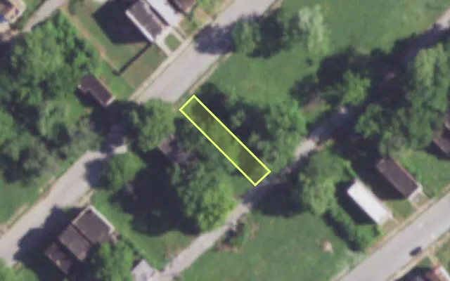 Aerial view of 2168 E COLLEGE AV — vacant lot, St. Louis with approximate parcel outline