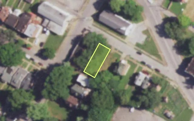 Aerial view of 4868 ST LOUIS AV — vacant lot, St. Louis with approximate parcel outline