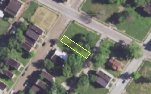 Aerial view of 4250 COLLEGE AV — vacant lot, St. Louis with approximate parcel outline