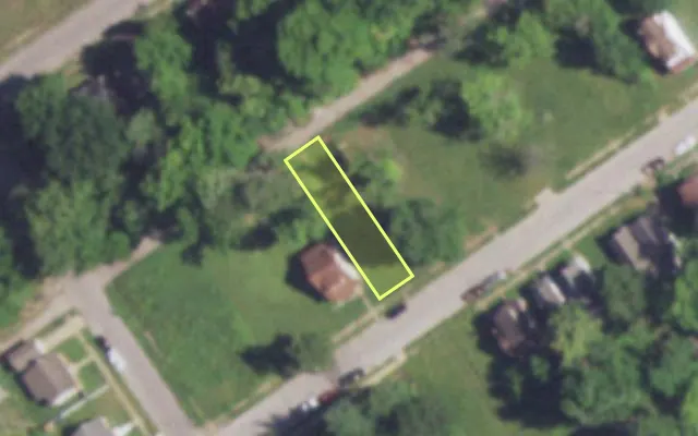 Aerial view of 5219 WREN AV — vacant lot, St. Louis with approximate parcel outline