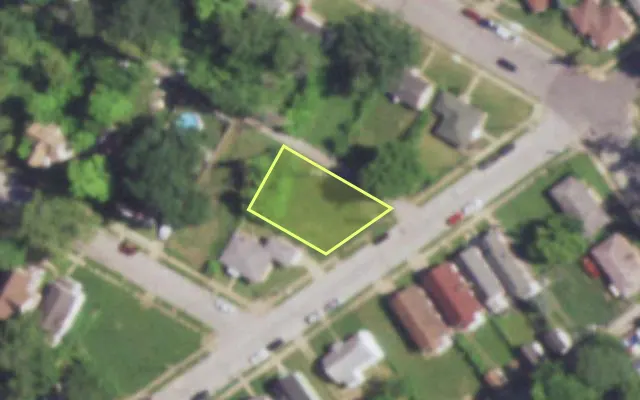 Aerial view of 4981 WREN AV — vacant lot, St. Louis with approximate parcel outline