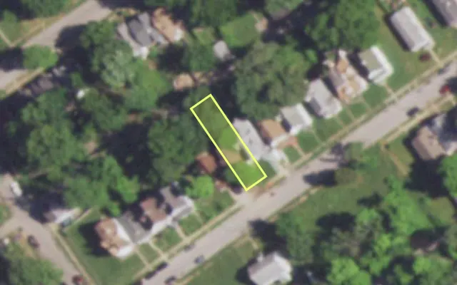 Aerial view of 4923 GENEVIEVE AV — vacant lot, St. Louis with approximate parcel outline