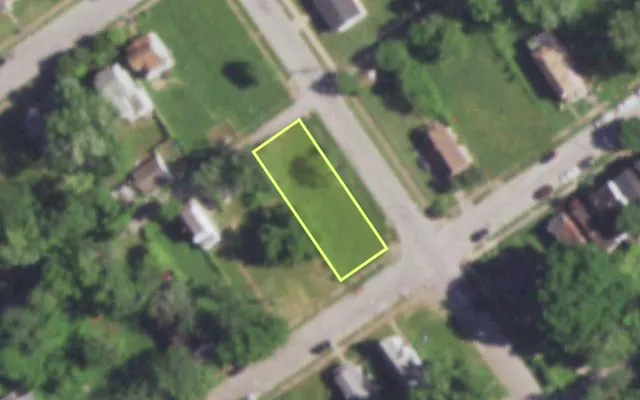 Aerial view of 5475 WREN AV — vacant lot, St. Louis with approximate parcel outline