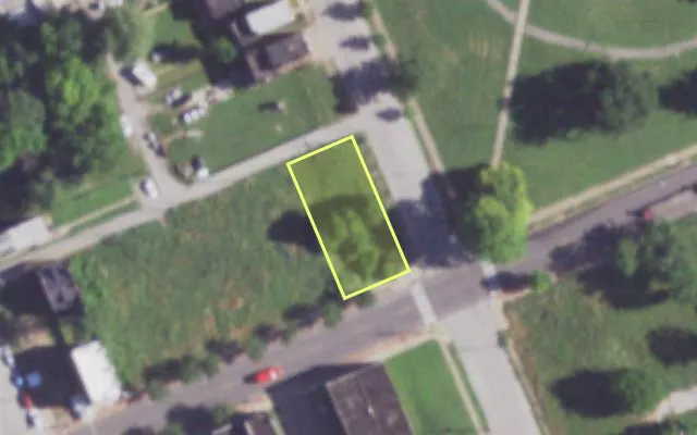 Aerial view of 2003 SALISBURY ST — vacant lot, St. Louis with approximate parcel outline