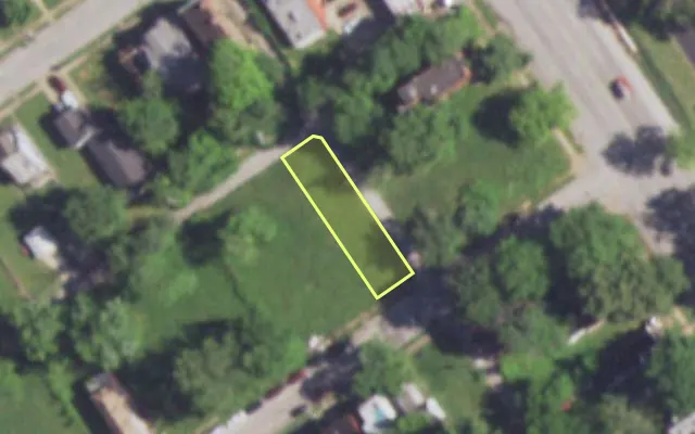 Aerial view of 5539 WREN AV — vacant lot, St. Louis with approximate parcel outline