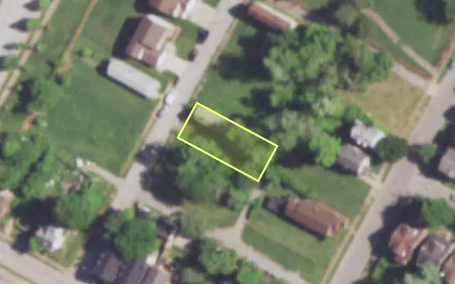 Aerial view of 4224 AUBERT AV — vacant lot, St. Louis with approximate parcel outline