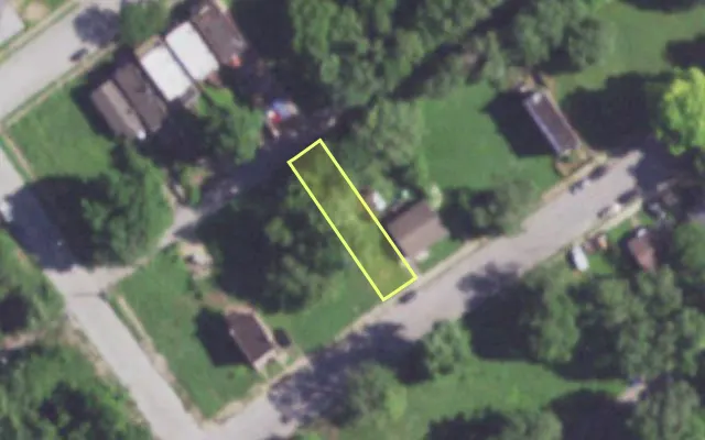 Aerial view of 1911 E PRAIRIE AV — vacant lot, St. Louis with approximate parcel outline