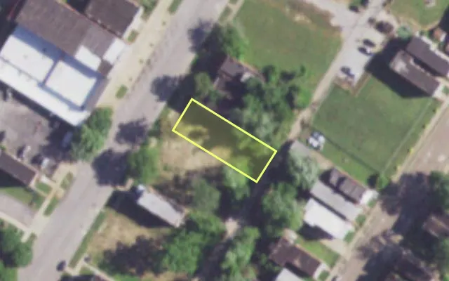 Aerial view of 4336 WARNE AV — vacant lot, St. Louis with approximate parcel outline