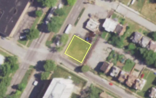 Aerial view of 3400 N KINGSHIGHWAY MEMORIAL BLVD — vacant lot, St. Louis with approximate parcel outline