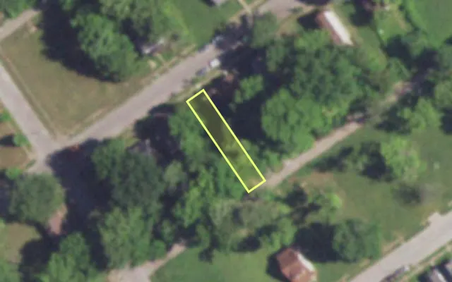 Aerial view of 5214 ROBIN AV — vacant lot, St. Louis with approximate parcel outline