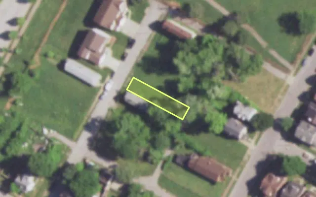 Aerial view of 4226 AUBERT AV — vacant lot, St. Louis with approximate parcel outline
