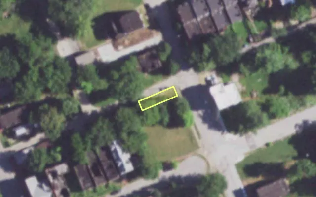 Aerial view of 3911 BLAIR AV — vacant lot, St. Louis with approximate parcel outline