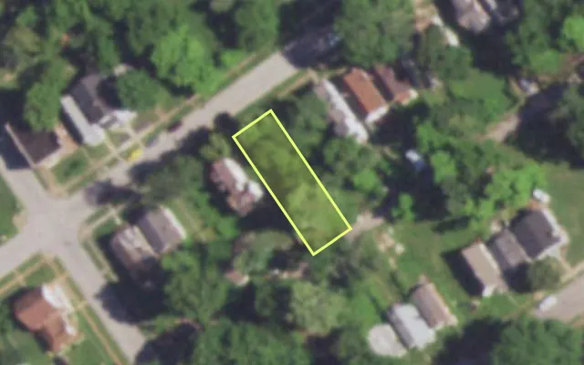 Aerial view of 4918 PLOVER AV — vacant lot, St. Louis with approximate parcel outline