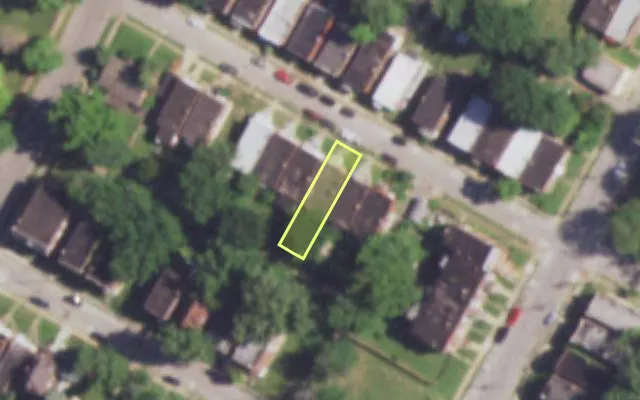 Aerial view of 4718 ASHLAND CT — vacant lot, St. Louis with approximate parcel outline