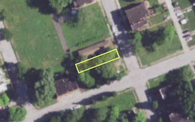 Aerial view of 3907 VEST AV — vacant lot, St. Louis with approximate parcel outline