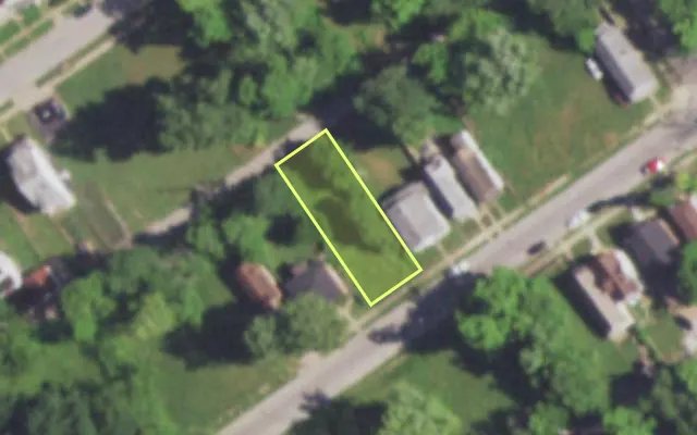 Aerial view of 5451 THRUSH AV — vacant lot, St. Louis with approximate parcel outline