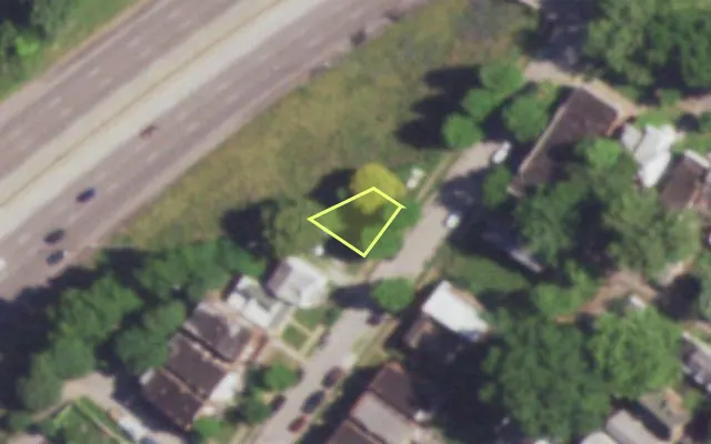 Aerial view of 6423 IDAHO AV — vacant lot, St. Louis with approximate parcel outline