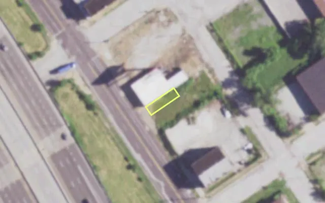 Aerial view of 4918 N BROADWAY — vacant lot, St. Louis with approximate parcel outline