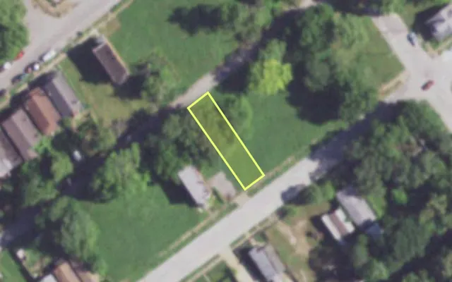 Aerial view of 2025 DESOTO AV — vacant lot, St. Louis with approximate parcel outline