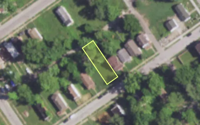 Aerial view of 5525 GENEVIEVE AV — vacant lot, St. Louis with approximate parcel outline