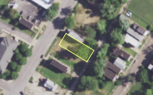 Aerial view of 4320 WARNE AV — vacant lot, St. Louis with approximate parcel outline