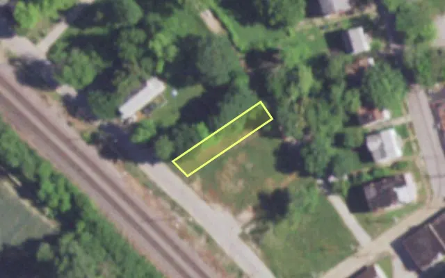 Aerial view of 921 SWITZER AV — vacant lot, St. Louis with approximate parcel outline