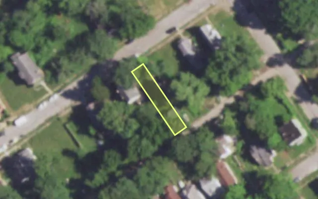 Aerial view of 5460 WREN AV — vacant lot, St. Louis with approximate parcel outline