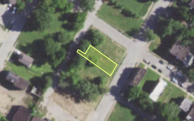 Aerial view of 1919 HODIAMONT AV — vacant lot, St. Louis with approximate parcel outline