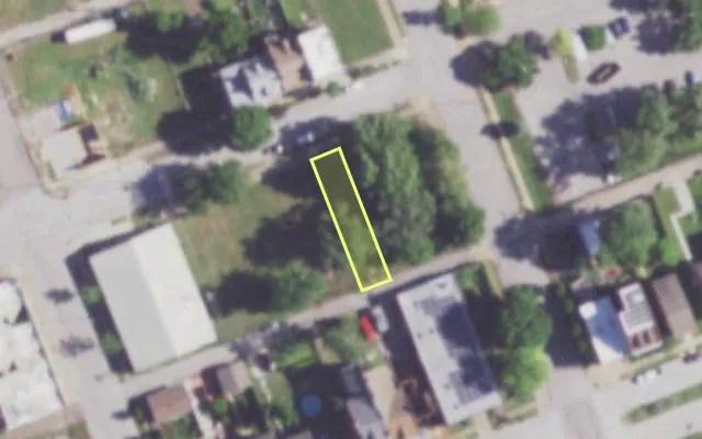 Aerial view of 1308 BENTON ST — vacant lot, St. Louis with approximate parcel outline