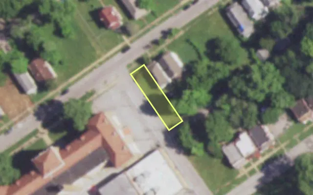 Aerial view of 5038 DAVISON AV — vacant lot, St. Louis with approximate parcel outline