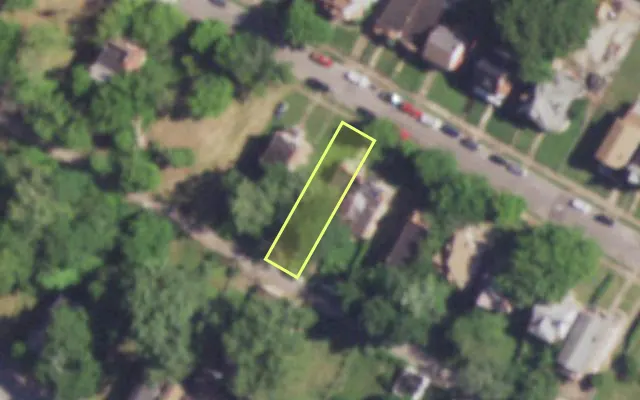 Aerial view of 4802 LABADIE AV — vacant lot, St. Louis with approximate parcel outline
