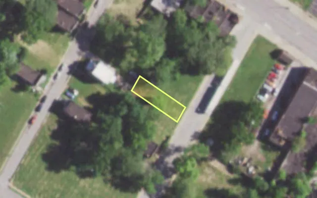 Aerial view of 1481 BLACKSTONE AV — vacant lot, St. Louis with approximate parcel outline