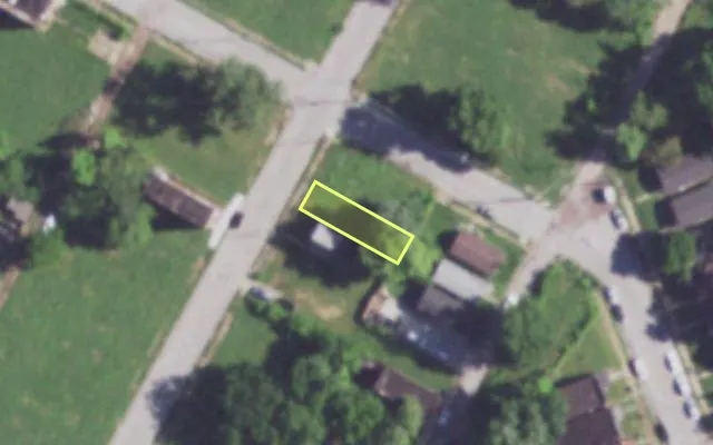 Aerial view of 4162 GROVE ST — vacant lot, St. Louis with approximate parcel outline