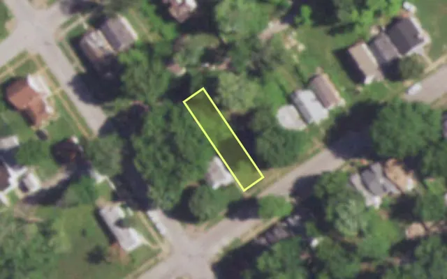 Aerial view of 4907 THRUSH AV — vacant lot, St. Louis with approximate parcel outline