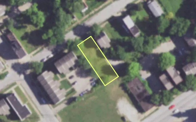 Aerial view of 1910 OBEAR AV — vacant lot, St. Louis with approximate parcel outline