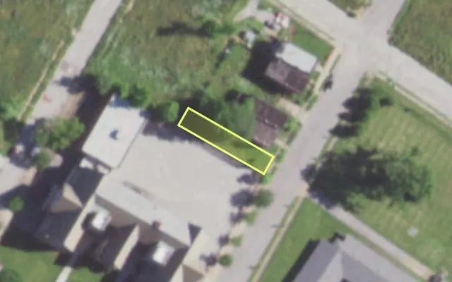 Aerial view of 1331 ARLINGTON AV — vacant lot, St. Louis with approximate parcel outline