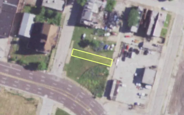 Aerial view of 1610 N 14TH ST — vacant lot, St. Louis with approximate parcel outline